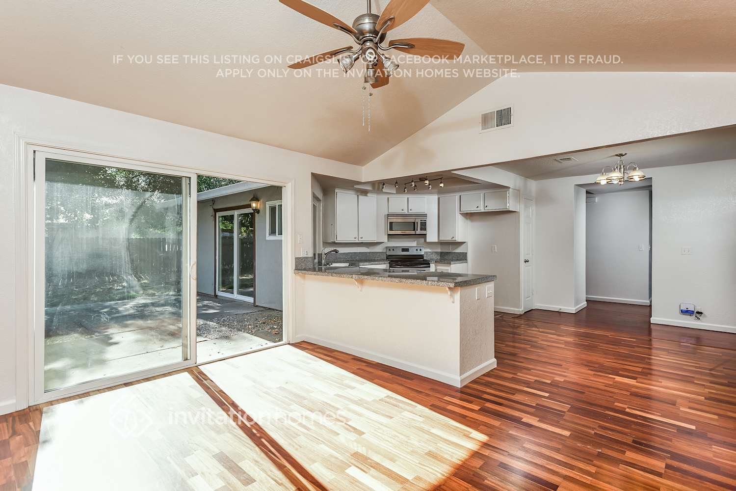 Building Photo - 413 Royal Oaks Dr