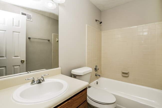 Building Photo - 2318 Wellington Cir