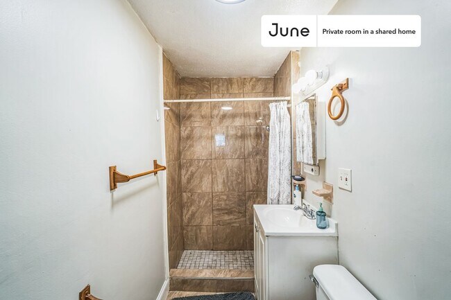 Building Photo - Room in Shared 4 bed/2 bath home