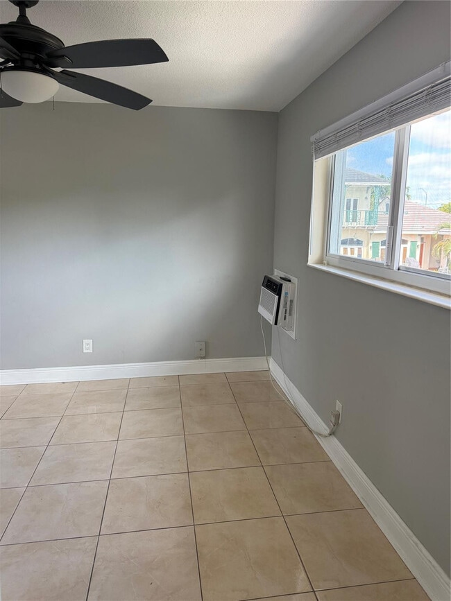 Building Photo - 1818 E Oakland Park Blvd