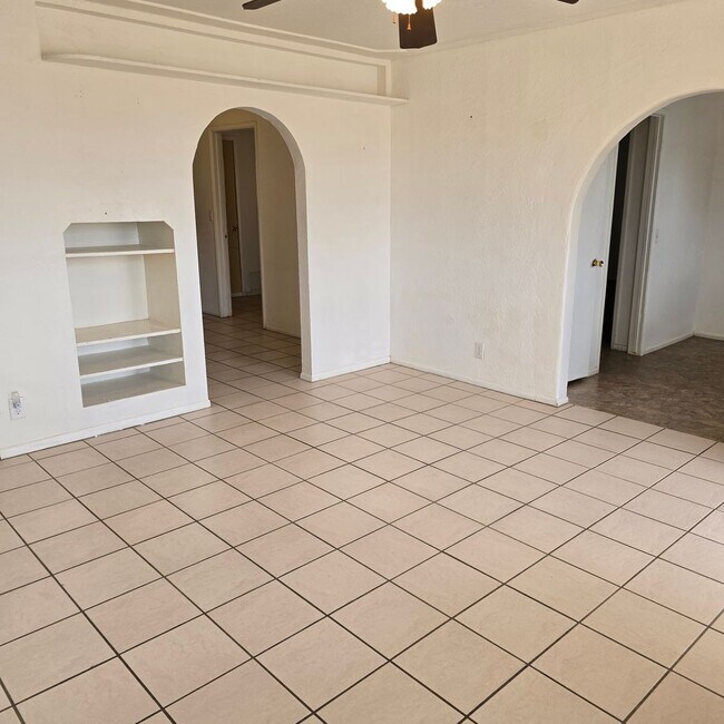 Building Photo - 701 W Soto St