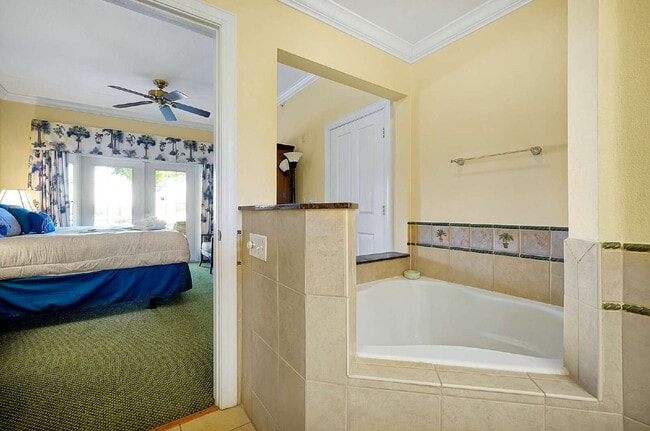 Building Photo - "Beautifully Furnished 3-Bedroom Condo in Desirable Heritage Crossing"
