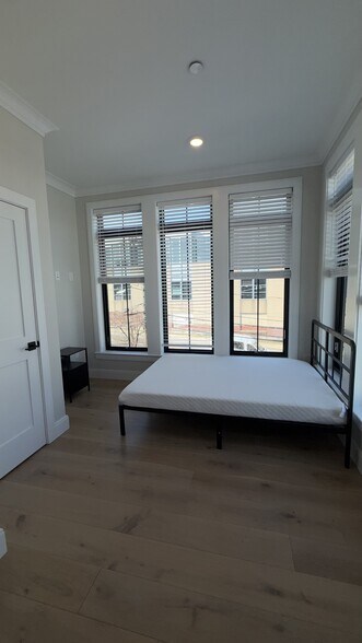 Building Photo - 3 Adamson St