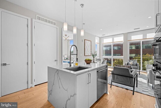 Building Photo - 646 H St NE