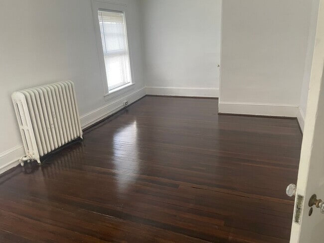 Building Photo - 3 bedroom 1.5 bath House for rent