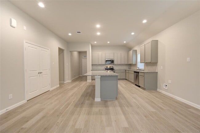 Building Photo - 3939 Sugardale St