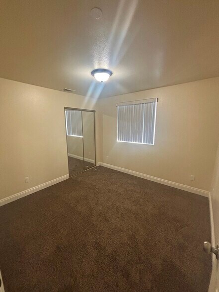 Building Photo - 156 W 71st St