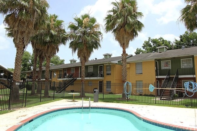 Building Photo - 1706 Pasadena Blvd
