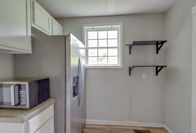 Building Photo - Charming 4BR/2BA Home in South Nashville – Great Location!