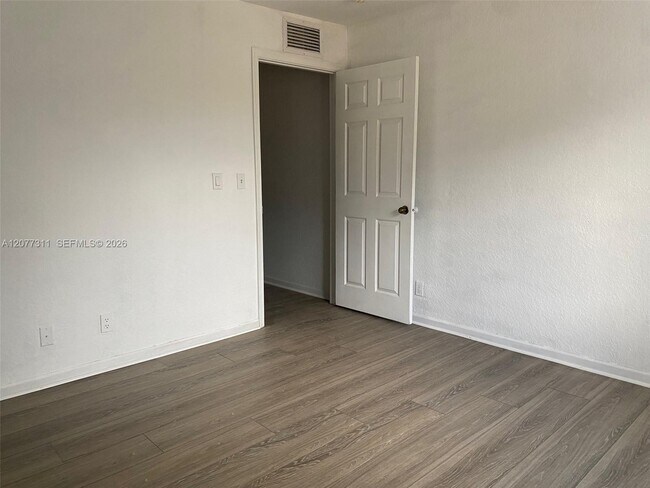Building Photo - 4218 Vineyard Cir