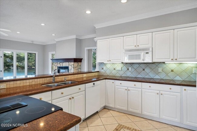 Building Photo - 11 Whisper Lake Dr