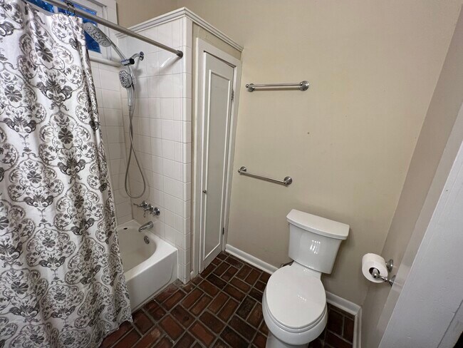 Primary Bath 2 - 5321 Magazine St