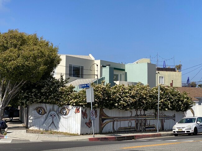 Primary Photo - 2332 Abbot Kinney Blvd