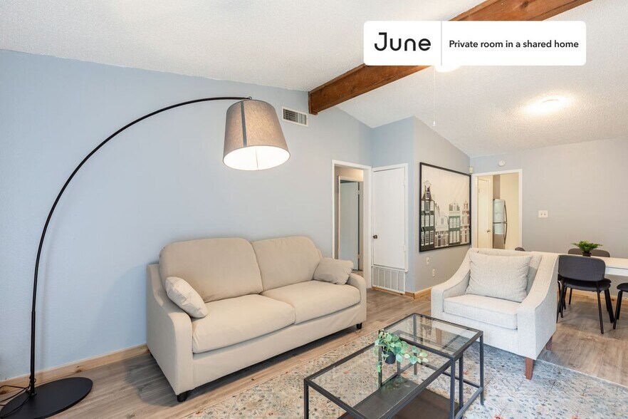 Building Photo - Room in Shared 3 bed/1.5 bath home