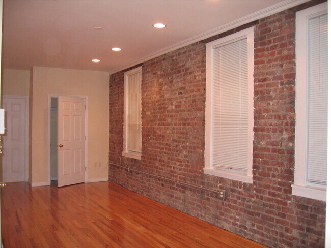 Building Photo - 275 Webster Ave