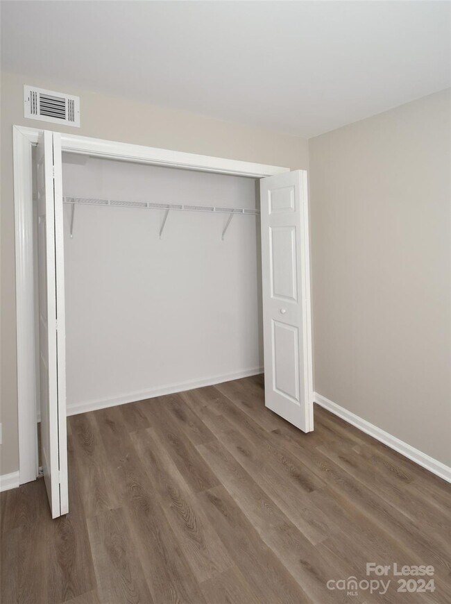 Building Photo - 11185 Harrowfield Rd