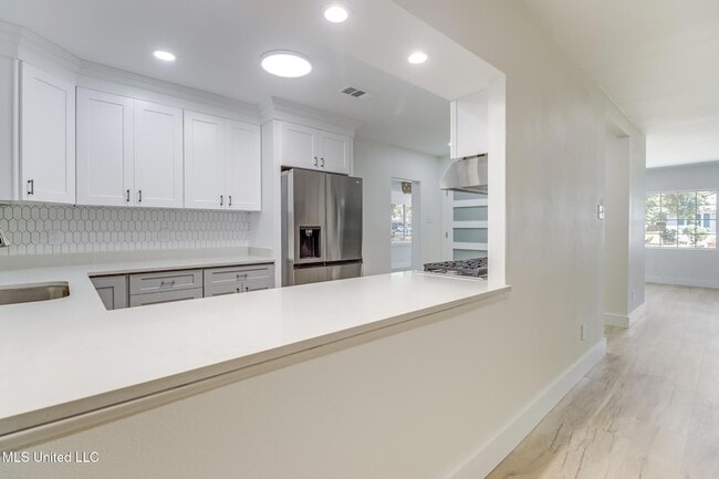 Building Photo - 175 St Charles Ave