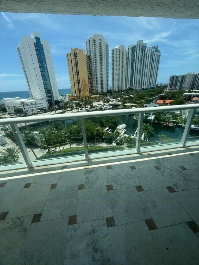 Building Photo - 16400 Collins Ave
