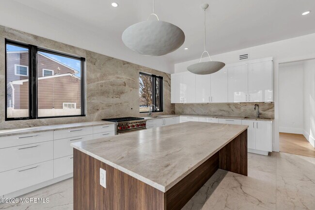 Building Photo - 497 Norwood Ave