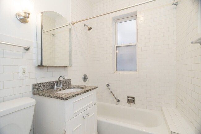 Building Photo - 3033 W Gunnison St