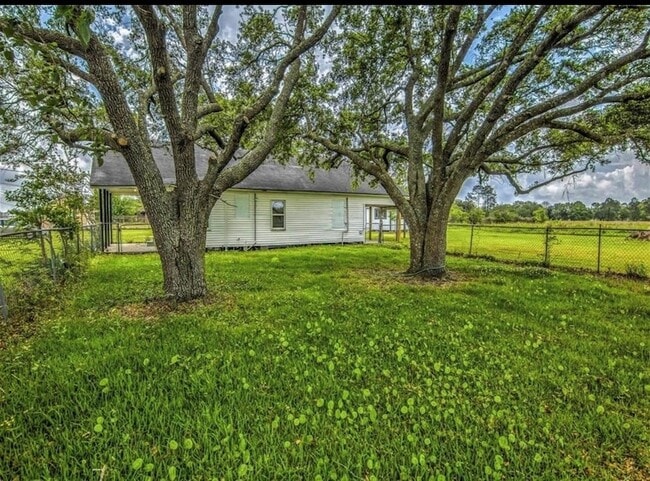 Building Photo - 1228 TX-73