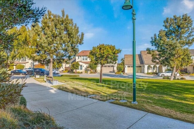 Building Photo - 480 Palisade Dr