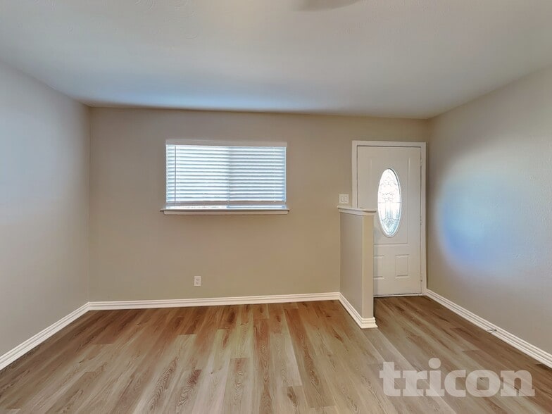 Building Photo - 902 Woodbrook St