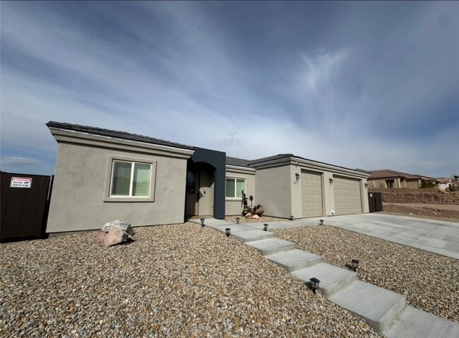 Building Photo - 3471 Sunglow Dr