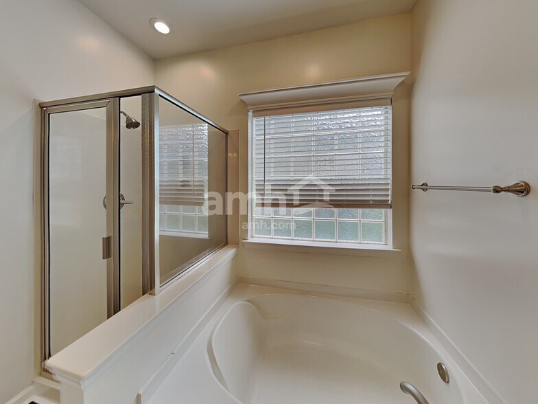 Building Photo - 139 Pin Oak Ct