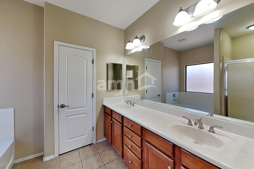 Building Photo - 5561 S Lemon Tree Dr
