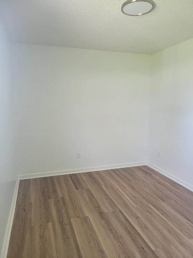 Building Photo - 104 Bent Tree Dr