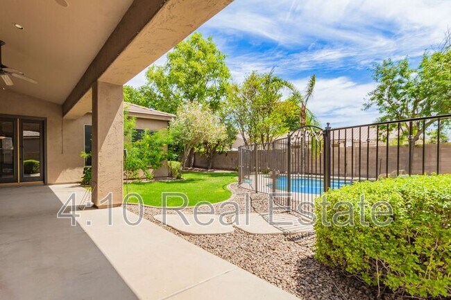 Building Photo - 463 W Canary Way