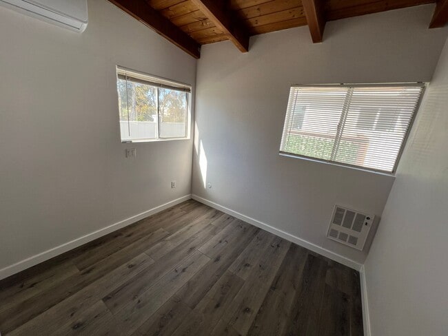 Building Photo - Fully Renovated 2 Bedroom 2 Bathroom in Ci...