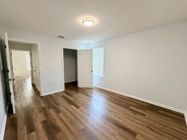 Building Photo - Stunning and spacious 5 bed, 2/5 bath in gated community in Melbourne