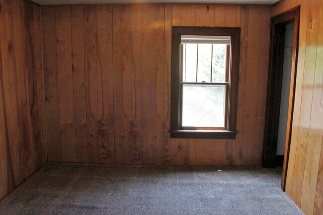 Building Photo - 502 12th Ave