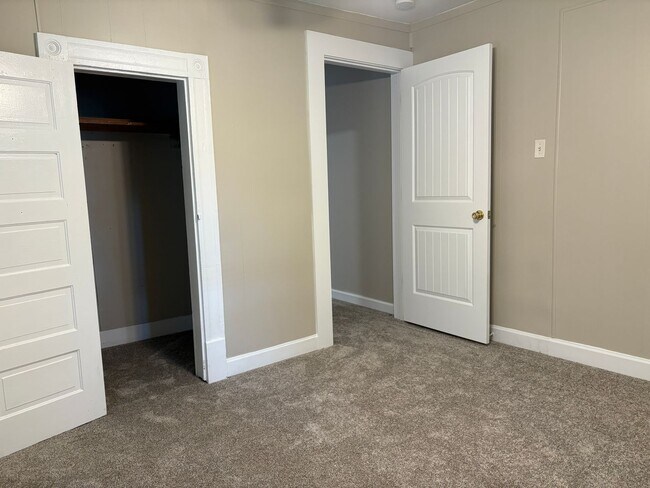 Building Photo - 2 Bedroom, 1 Bathroom House in High Point!