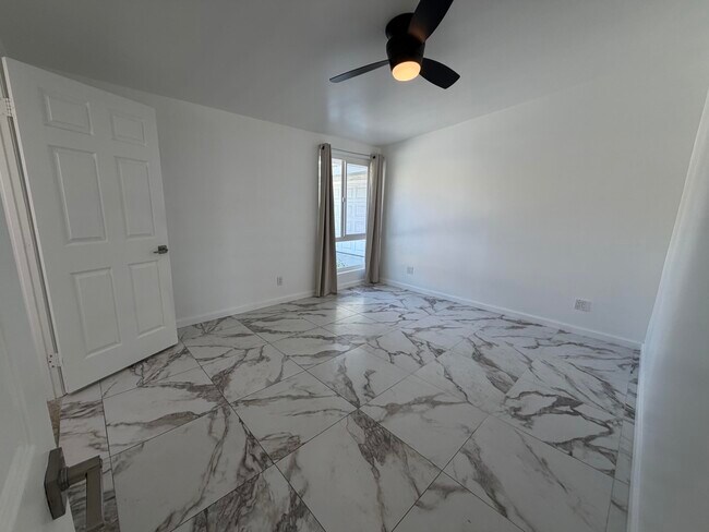 Building Photo - 12811 Catalpa Ave
