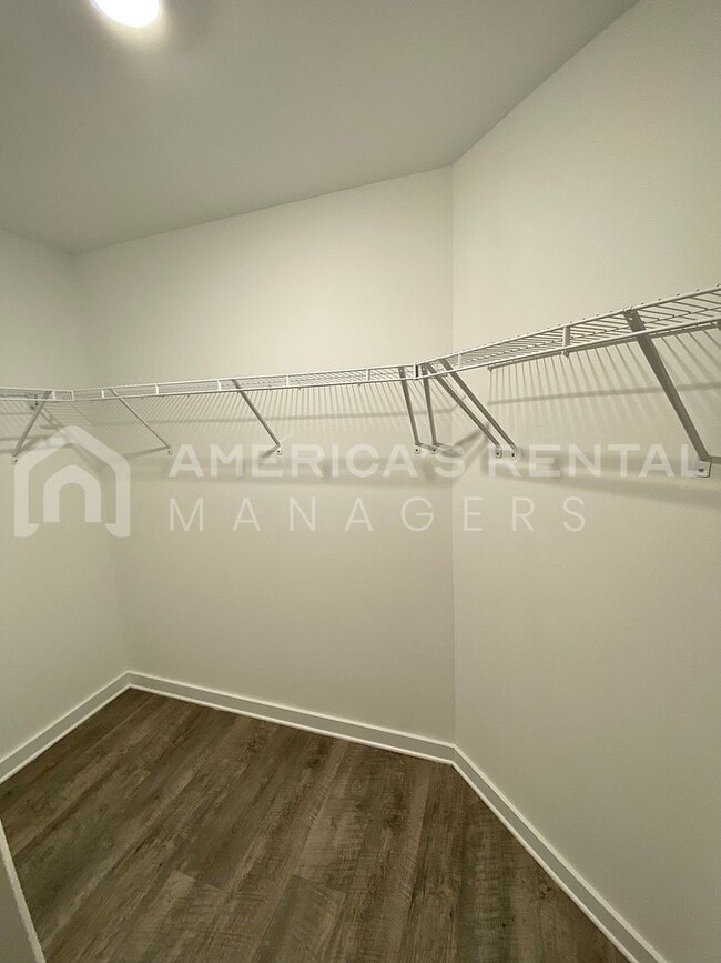 Building Photo - 223 Creek Run Way