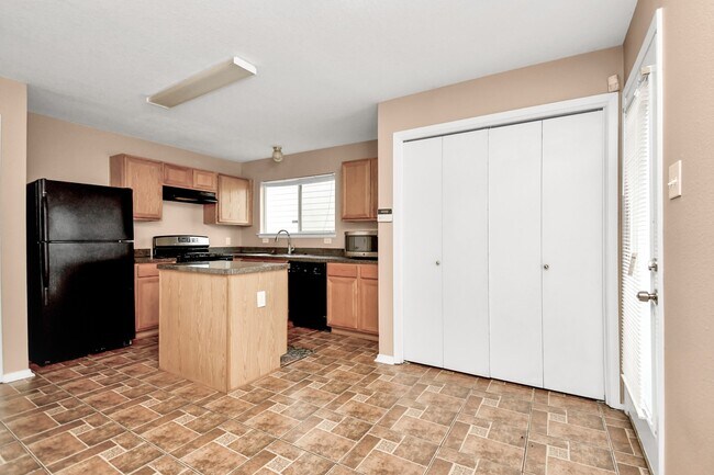 Building Photo - 6329 Settlers Square Ln