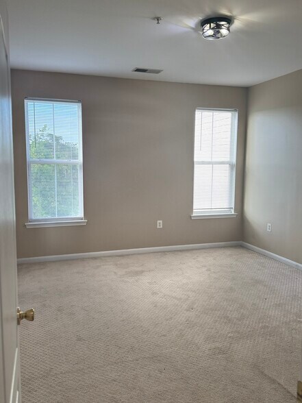 Building Photo - 5522 Hartfield Ave