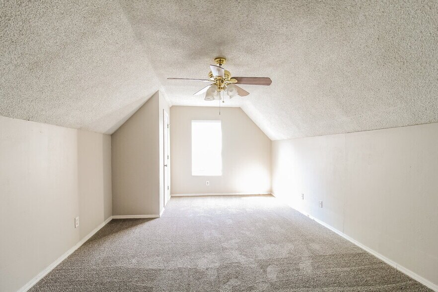 Building Photo - 2611 Fort Apachee Ct
