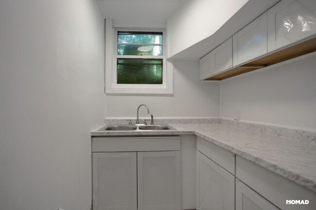 Building Photo - Charming 2BR Duplex in Jackson