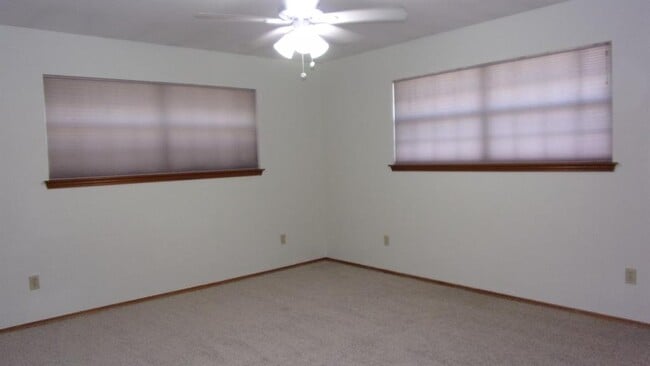 Building Photo - 1802 Goehmann Ln