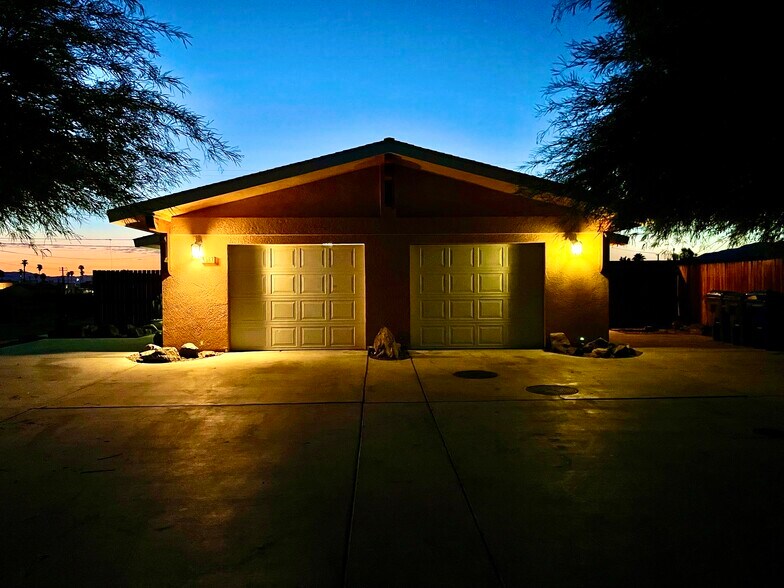 Building Photo - 6587 Oasis Ave