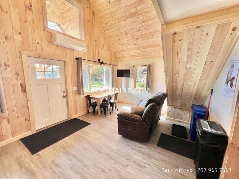 Building Photo - 8 Sand Beach Ln