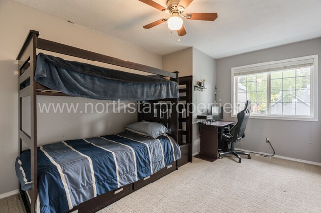 Building Photo - Beautiful Spacious Home in Tigard