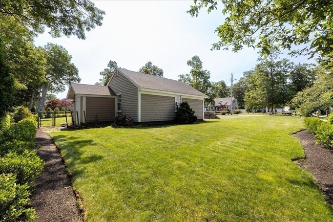 Building Photo - 40 English St