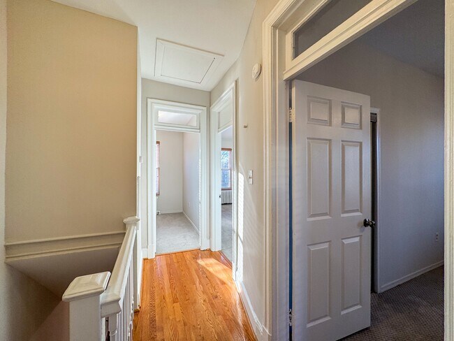 Building Photo - 1013 9th St NE