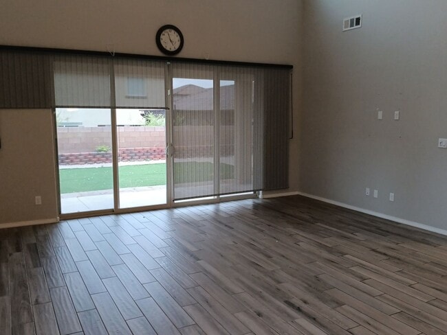 Building Photo - Spacious 4-bedroom, 2.5-bathroom home! Showings available NOW!