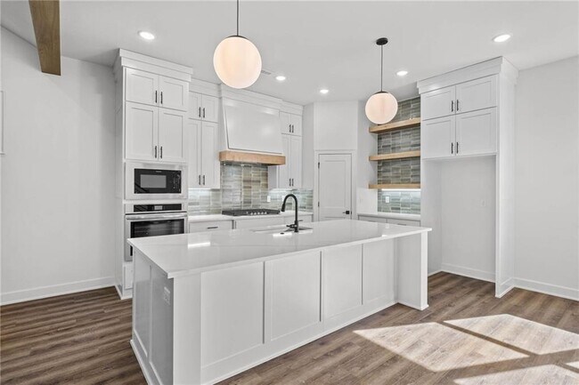 Building Photo - 1821 Lotus Rd